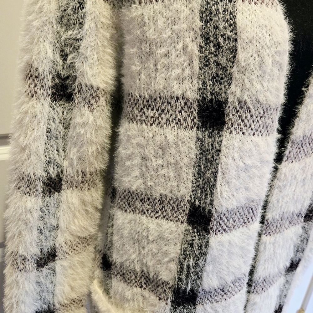 A. BYER Eyelash Long Coatigan Winter White Black & Cranberry Large Plaid sz Lg - Picture 3 of 10